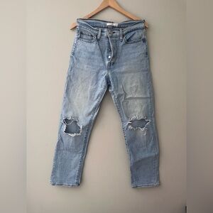 Levi’s Ripped Knee Wedgie Straight